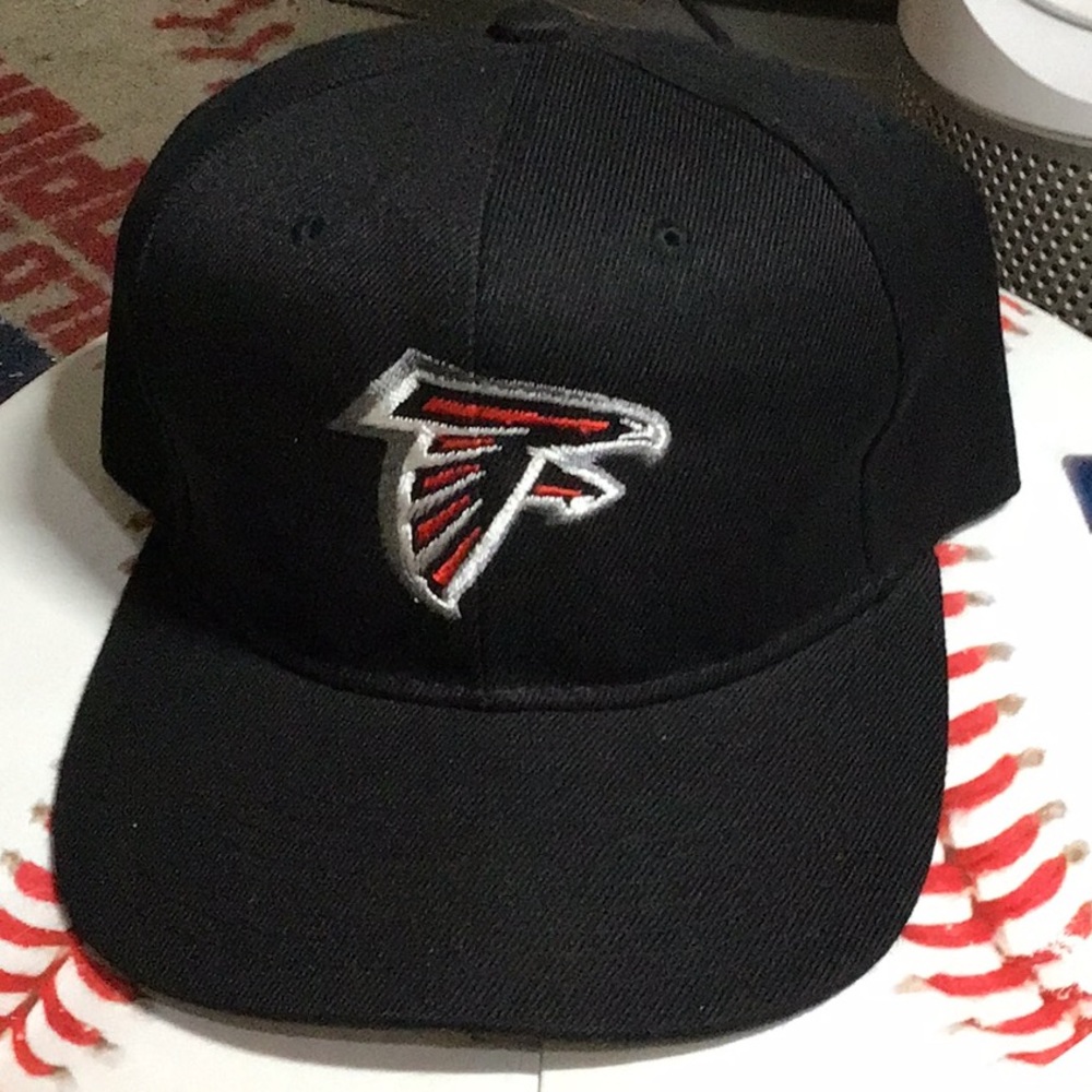 Atlanta Falcons Men’s Black SnapBack Hat Cap